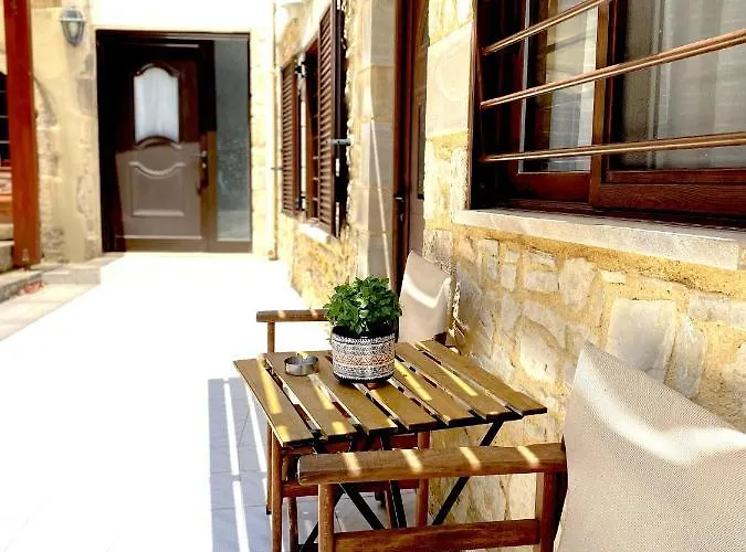 Lithos House And Studios